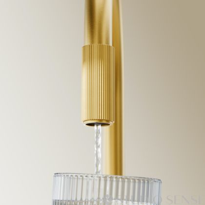 Златен смесител за кухня Switch Brushed Gold филтрираща система за вода 