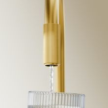Златен смесител за кухня Switch Brushed Gold филтрираща система за вода 